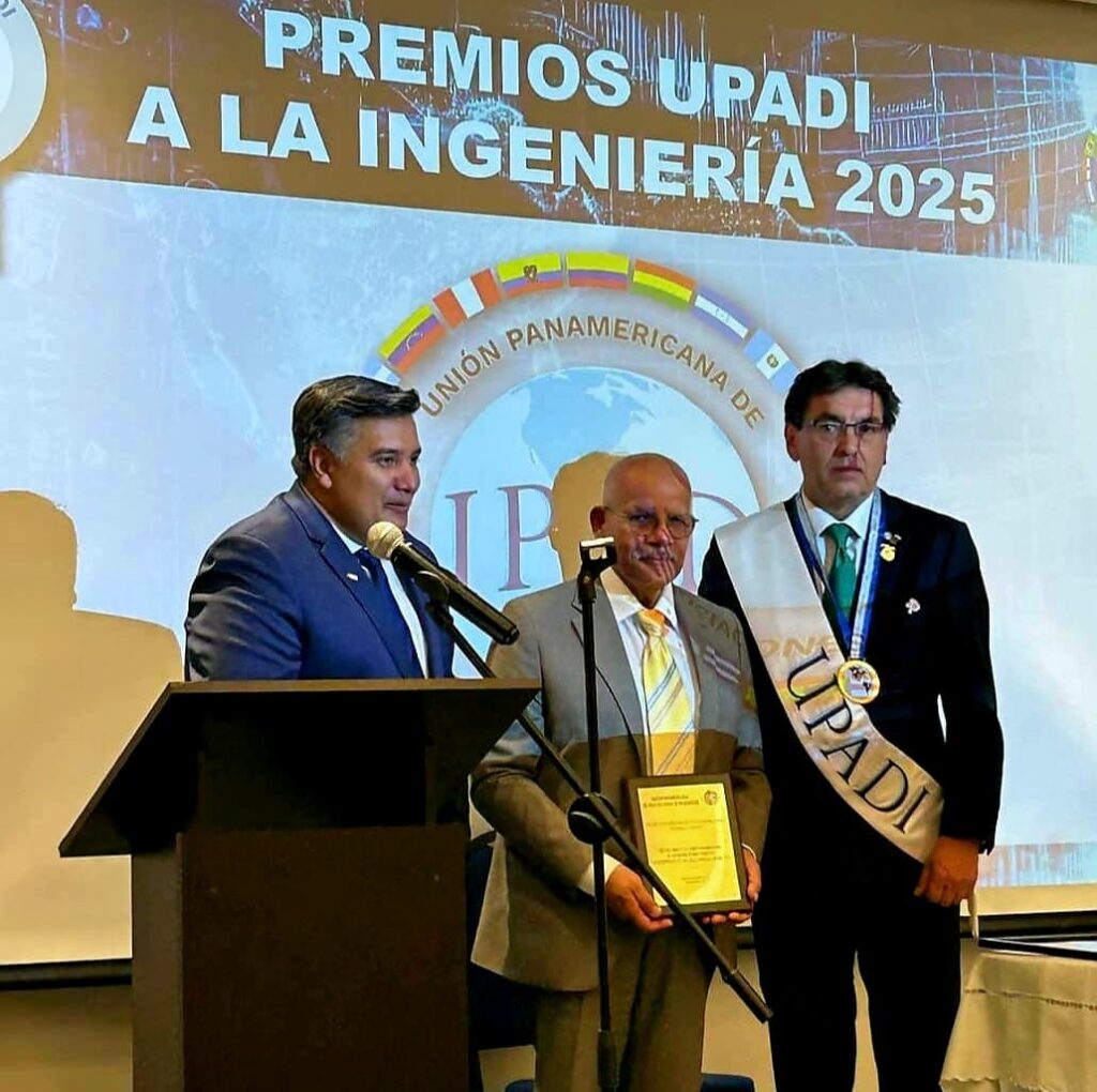 Ing. Julio Carvajal B., recibió el Premio Panamericano de Actuación Relevante Reginald I. Vachon, en reconocimiento al Comité Panamericano de Ingeniería en Mantenimiento y a su expresidente.