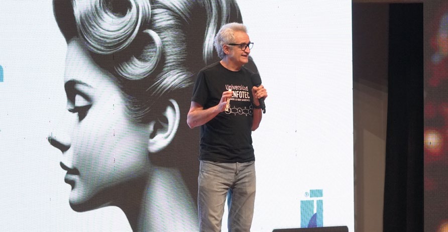 El Ph.D. Tomás de Camino Beck, compartió la charla “La era de los profesionales cyborgs”, gracias al apoyo de Mutualidad CFIA.