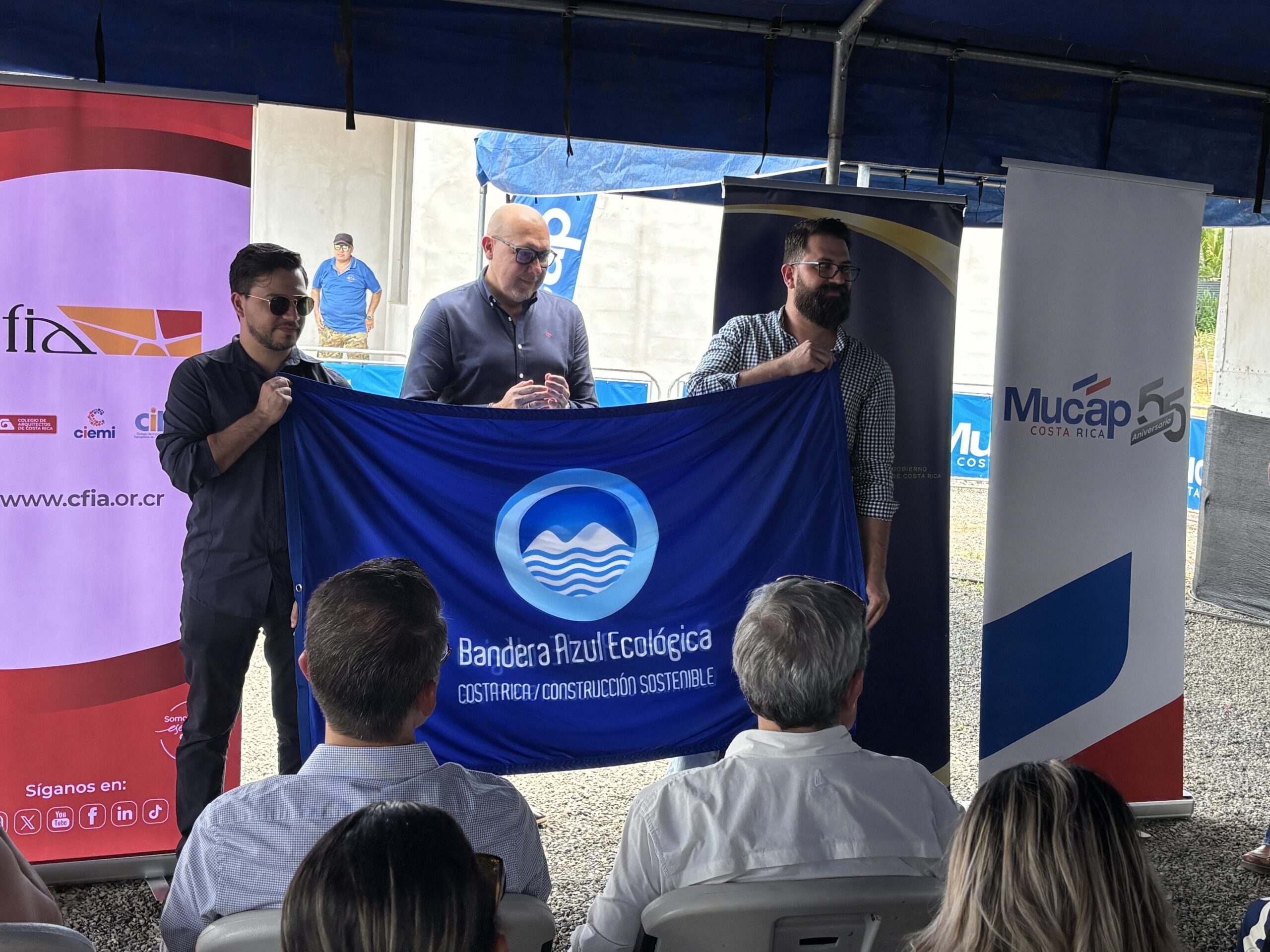 Proyecto Valle Real obtiene Bandera Azul en construcción.